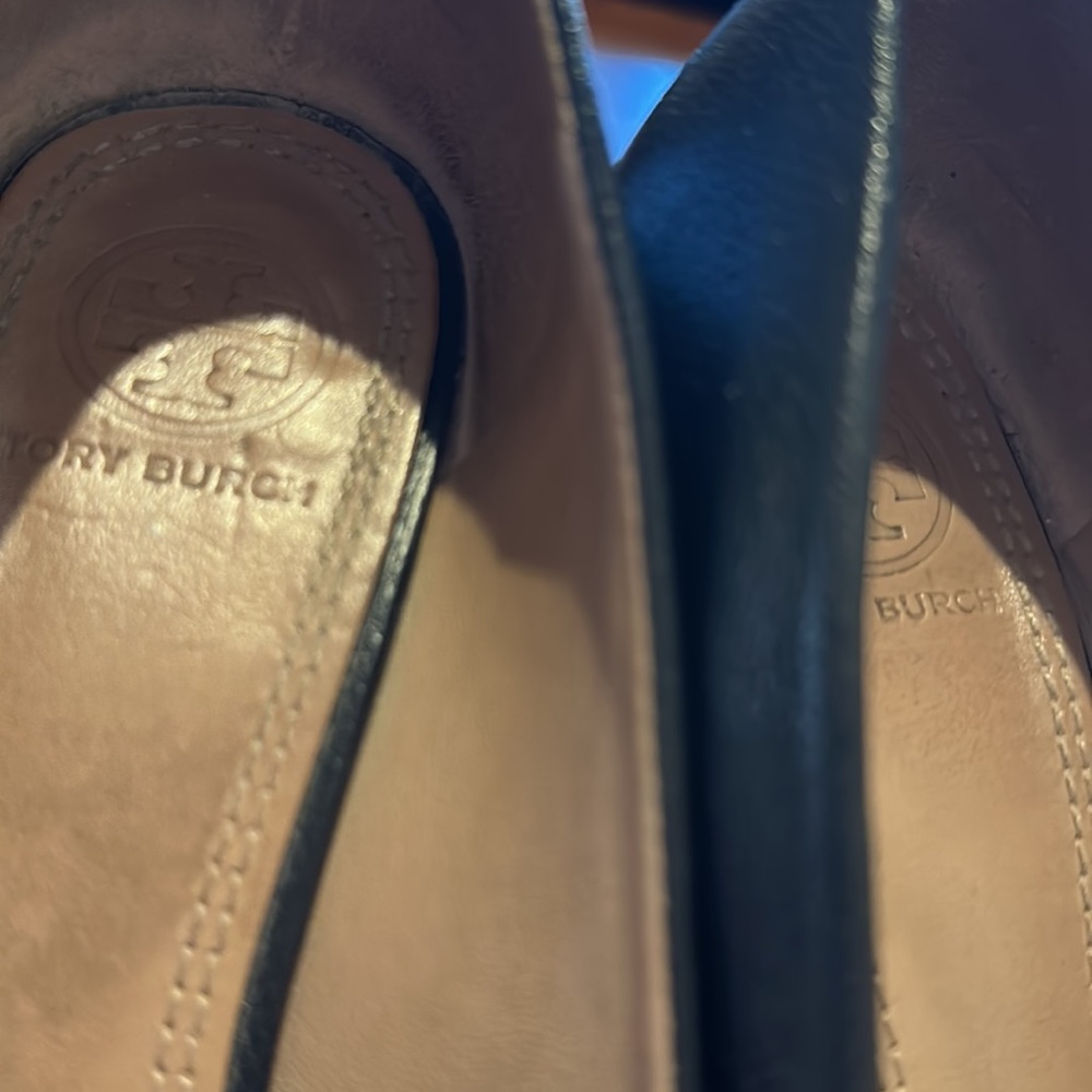 Tory Burch leather closed toe wedge - Picture 6 of 6